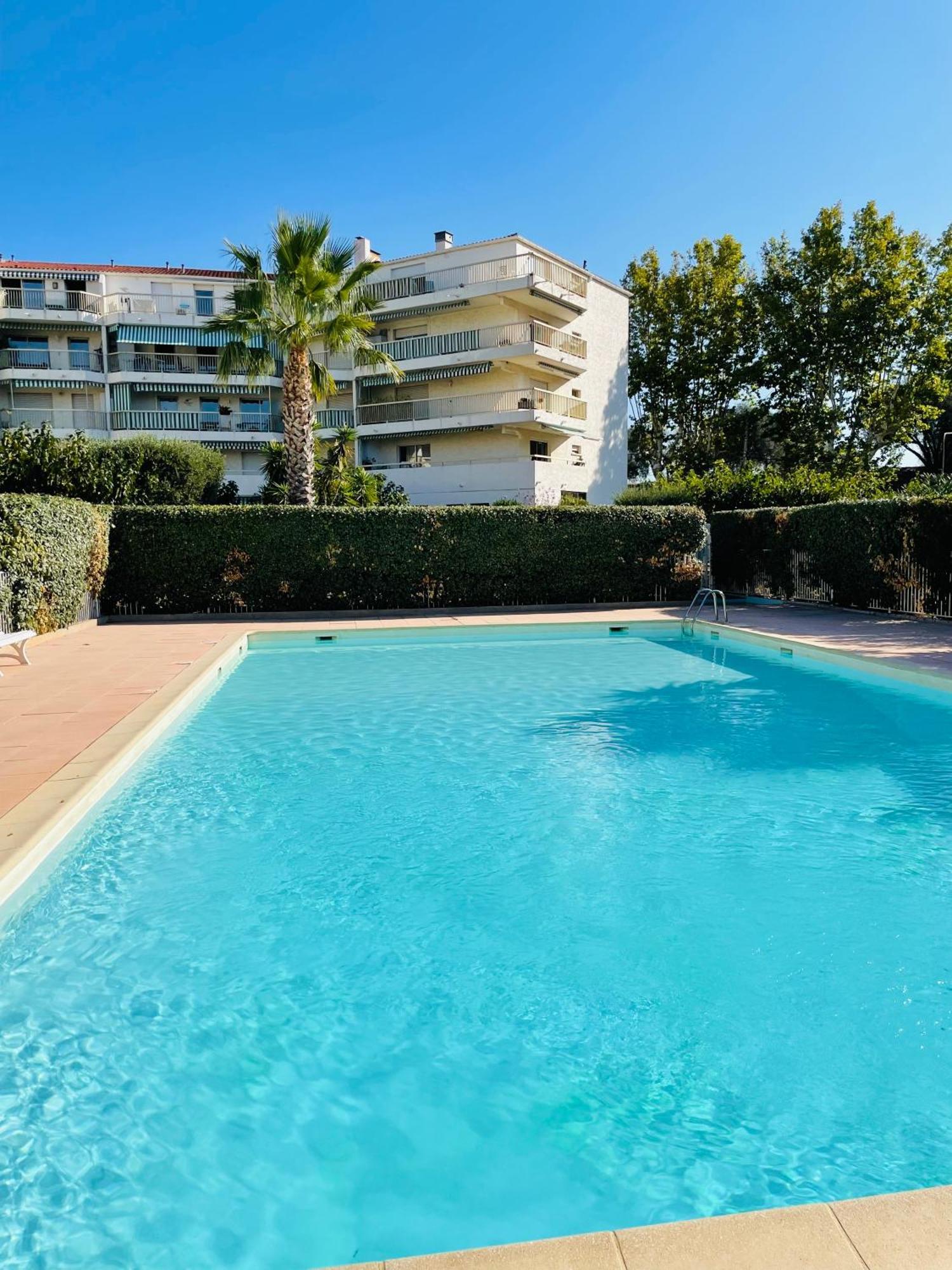 Studio De Standing Climatise, Avec Piscine, Proche De La Mer Fréjus Екстериор снимка